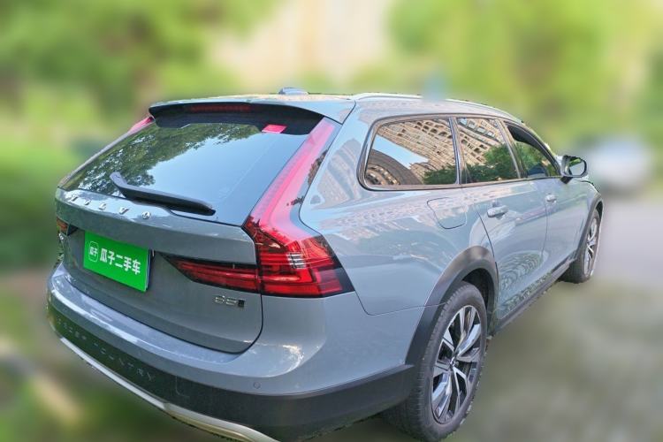 Used Volvo V90 2021 Cross Country B5 AWD Smart Range Edition Rear Right 45 Deg