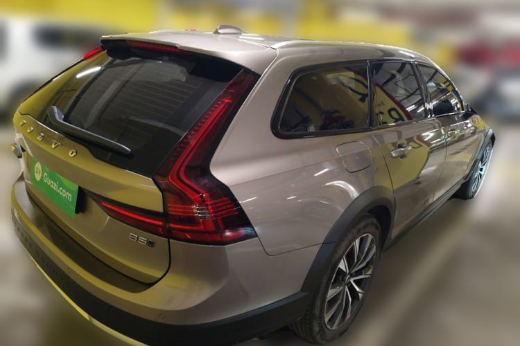 Used Volvo V90 2021 Cross Country B5 AWD Smart Range Edition Rear Right 45 Deg