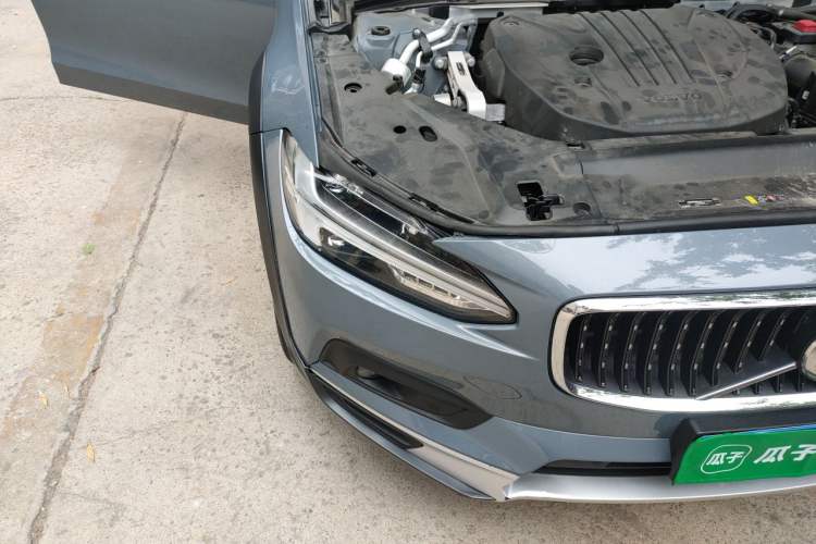Used Volvo V90 2021 Cross Country B5 AWD Smart Range Edition Right Front Headlight
