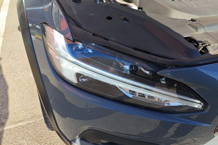 Used Volvo V90 2021 Cross Country B5 AWD Smart Range Edition Right Front Headlight