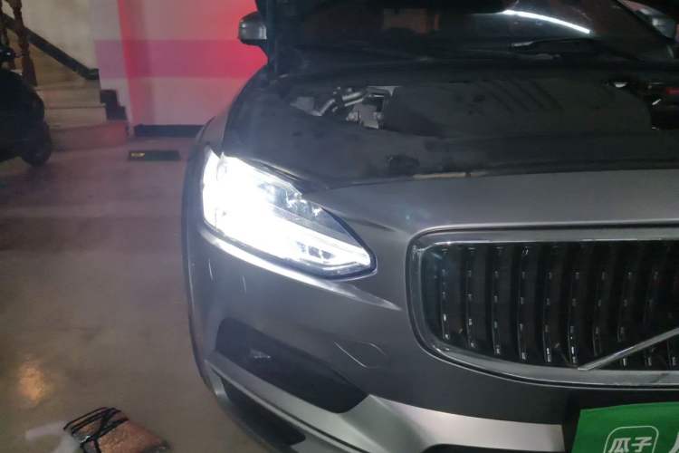 Used Volvo V90 2021 Cross Country B5 AWD Prestige Edition Right Front Headlight
