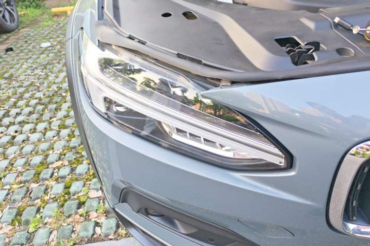 Used Volvo V90 2021 Cross Country B5 AWD Smart Range Edition Right Front Headlight