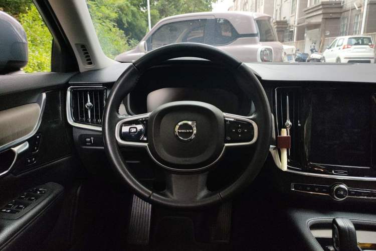 Used Volvo V90 2021 Cross Country B5 AWD Smart Range Edition Steering Wheel