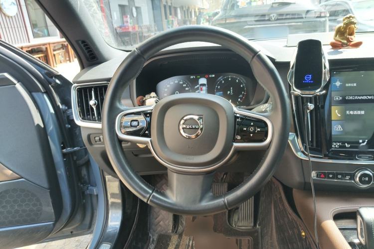 Used Volvo V90 2021 Cross Country B5 AWD Smart Range Edition Steering Wheel