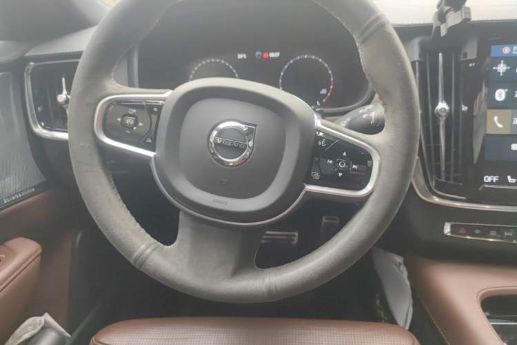 Used Volvo V90 2021 Cross Country B5 AWD Prestige Edition Steering Wheel