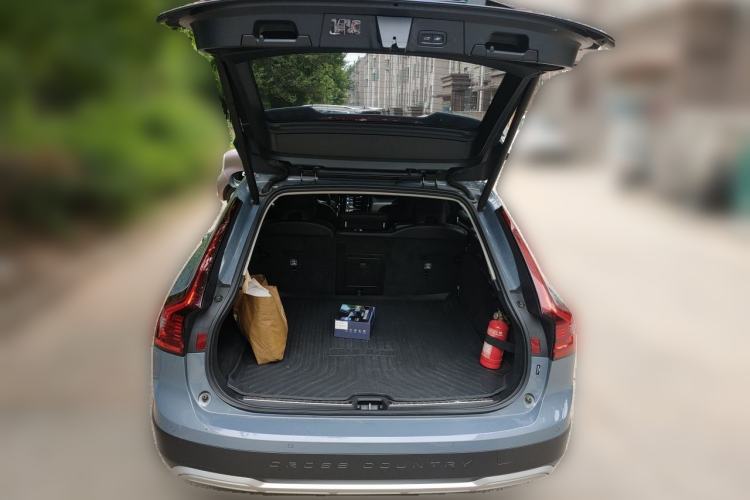 Used Volvo V90 2021 Cross Country B5 AWD Smart Range Edition Trunk