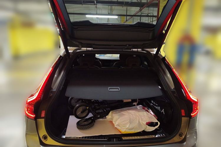 Used Volvo V90 2021 Cross Country B5 AWD Smart Range Edition Trunk