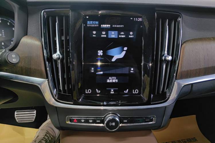 Used Volvo V90 2021 Cross Country B5 AWD Smart Range Edition Audio And AC Panel
