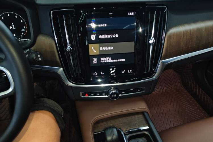 Used Volvo V90 2021 Cross Country B5 AWD Smart Range Edition Audio And AC Panel