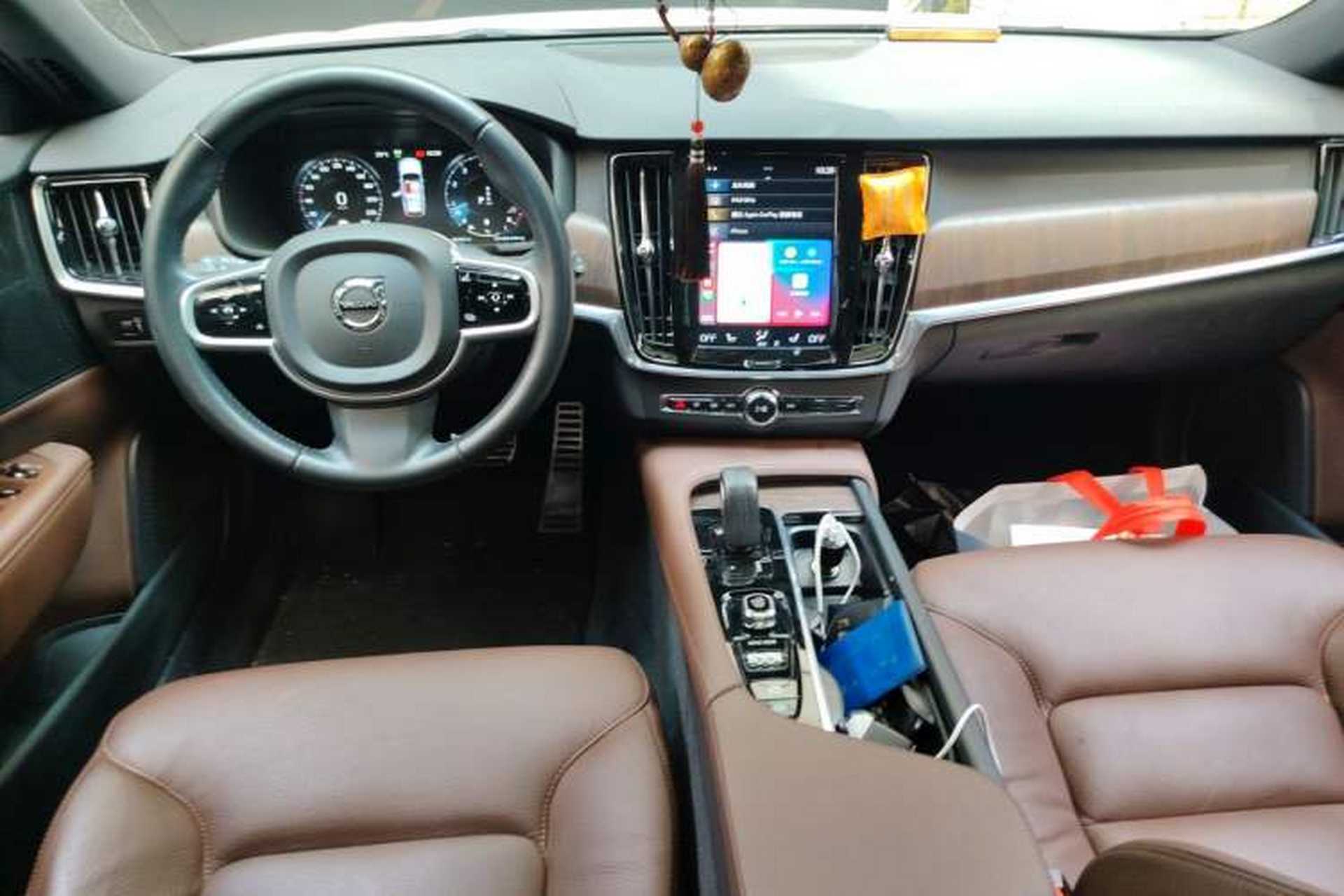 Used Volvo V90 2021 Cross Country B5 AWD Smart Range Edition Center Console