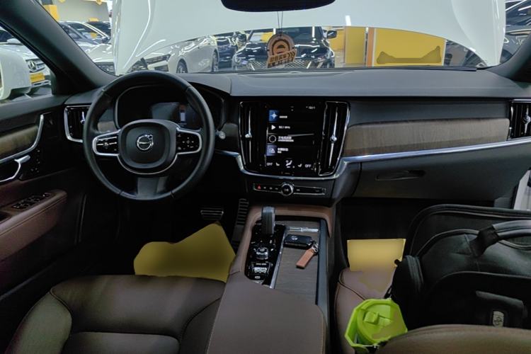 Used Volvo V90 2021 Cross Country B5 AWD Smart Range Edition Center Console