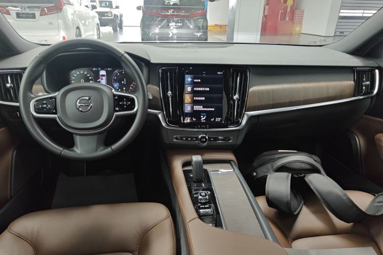 Used Volvo V90 2021 Cross Country B5 AWD Smart Range Edition Center Console