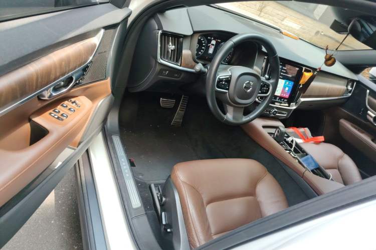 Used Volvo V90 2021 Cross Country B5 AWD Smart Range Edition Driver Seat