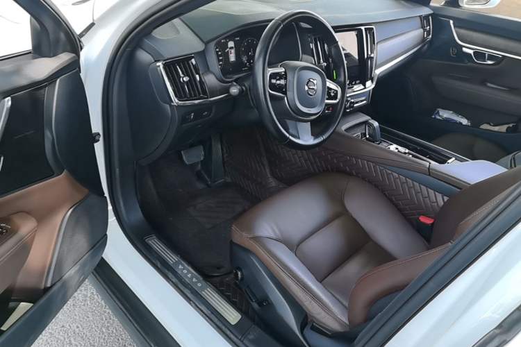 Used Volvo V90 2021 Cross Country B5 AWD Smart Range Edition Driver Seat