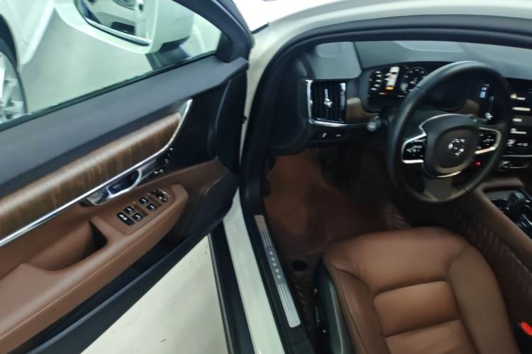 Used Volvo V90 2021 Cross Country B5 AWD Smart Range Edition Driver Seat