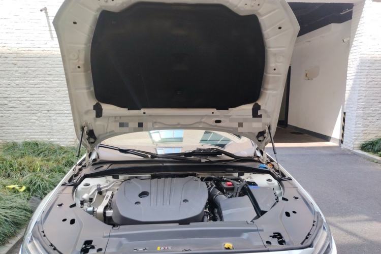 Used Volvo V90 2021 Cross Country B5 AWD Smart Range Edition Engine Bay