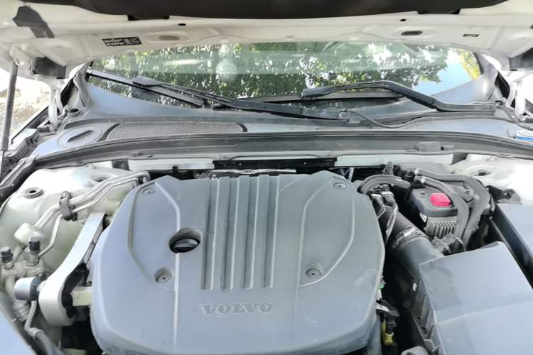 Used Volvo V90 2021 Cross Country B5 AWD Smart Range Edition Engine Bay