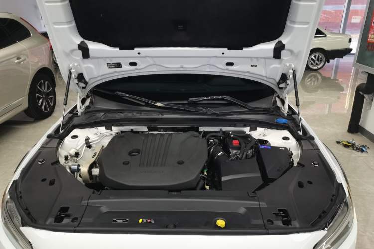 Used Volvo V90 2021 Cross Country B5 AWD Smart Range Edition Engine Bay