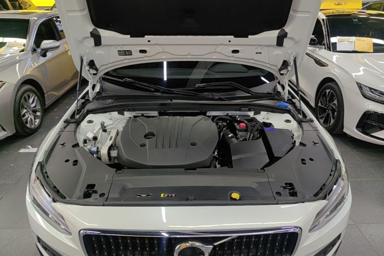 Used Volvo V90 2021 Cross Country B5 AWD Smart Range Edition Engine Bay