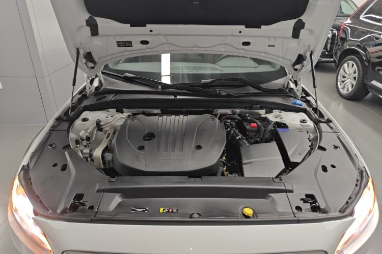 Used Volvo V90 2021 Cross Country B5 AWD Smart Range Edition Engine Bay