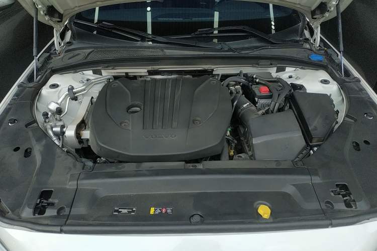 Used Volvo V90 2021 Cross Country B5 AWD Smart Range Edition Engine Bay