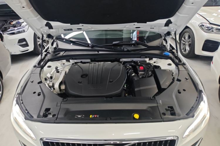 Used Volvo V90 2021 Cross Country B5 AWD Smart Range Edition Engine Bay