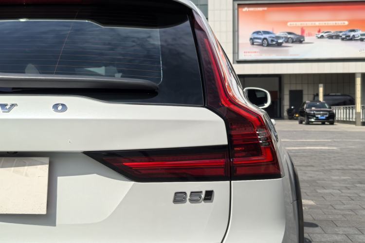 Used Volvo V90 2021 Cross Country B5 AWD Smart Range Edition Exterior 10