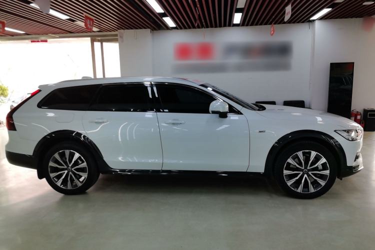 Used Volvo V90 2021 Cross Country B5 AWD Smart Range Edition Exterior 2