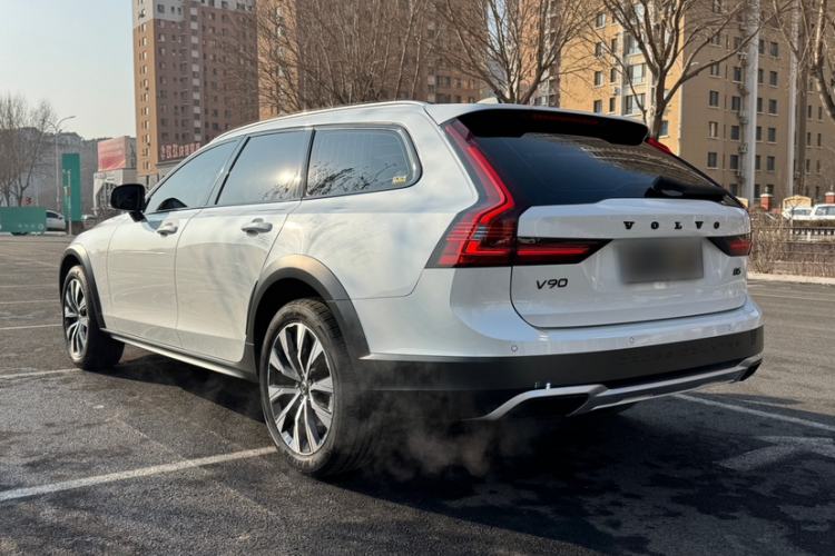 Used Volvo V90 2021 Cross Country B5 AWD Smart Range Edition Exterior 2