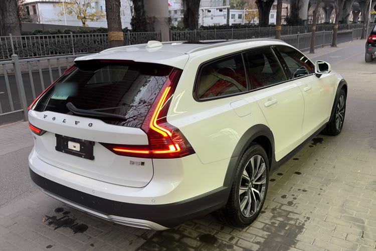 Used Volvo V90 2021 Cross Country B5 AWD Smart Range Edition Exterior 3