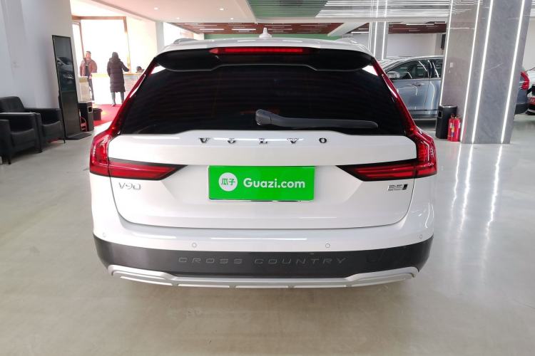 Used Volvo V90 2021 Cross Country B5 AWD Smart Range Edition Exterior 4