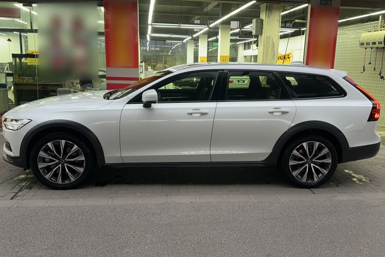 Used Volvo V90 2021 Cross Country B5 AWD Smart Range Edition Exterior 5