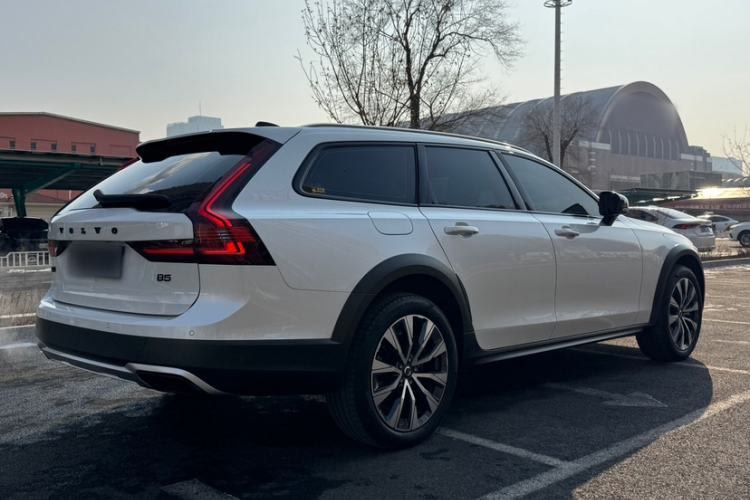 Used Volvo V90 2021 Cross Country B5 AWD Smart Range Edition Exterior 5