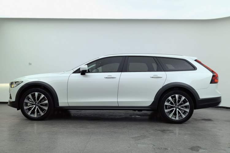 Used Volvo V90 2021 Cross Country B5 AWD Smart Range Edition Exterior 6