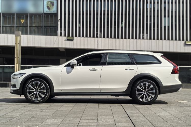 Used Volvo V90 2021 Cross Country B5 AWD Smart Range Edition Exterior 6