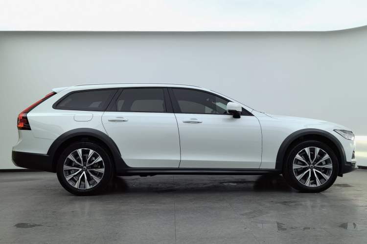 Used Volvo V90 2021 Cross Country B5 AWD Smart Range Edition Exterior 7