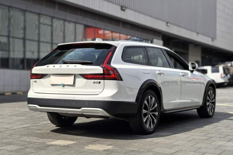 Used Volvo V90 2021 Cross Country B5 AWD Smart Range Edition Exterior 7