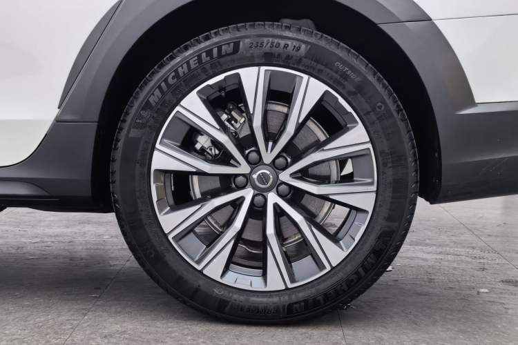 Used Volvo V90 2021 Cross Country B5 AWD Smart Range Edition Exterior 8