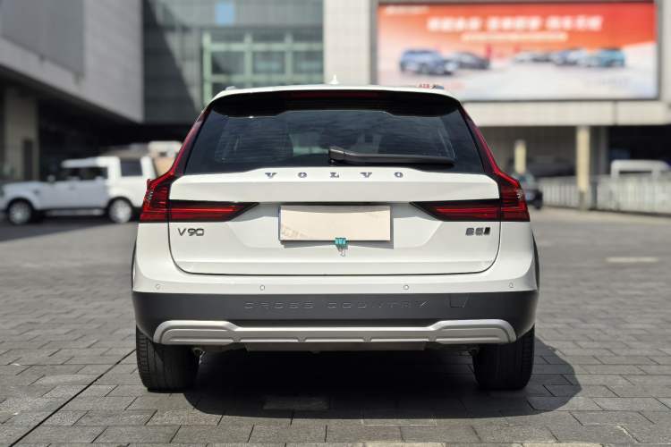 Used Volvo V90 2021 Cross Country B5 AWD Smart Range Edition Exterior 8