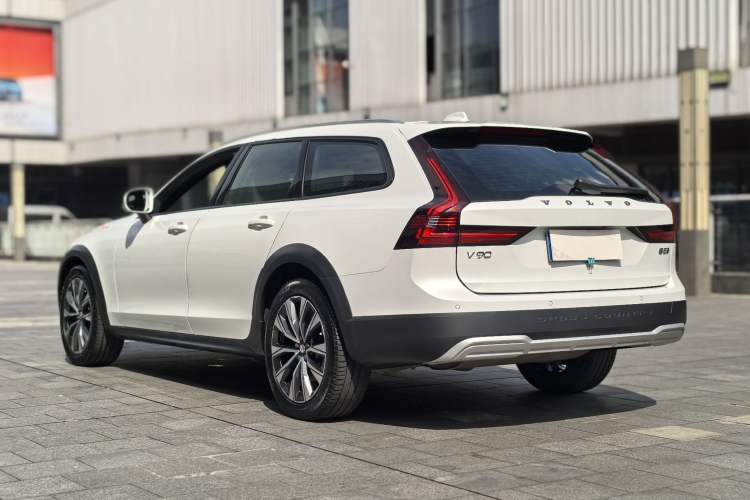 Used Volvo V90 2021 Cross Country B5 AWD Smart Range Edition Exterior 9