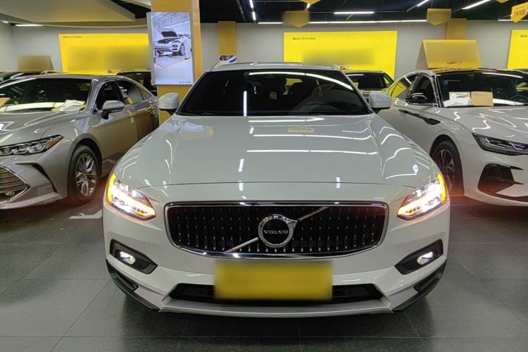 Used Volvo V90 2021 Cross Country B5 AWD Smart Range Edition Front