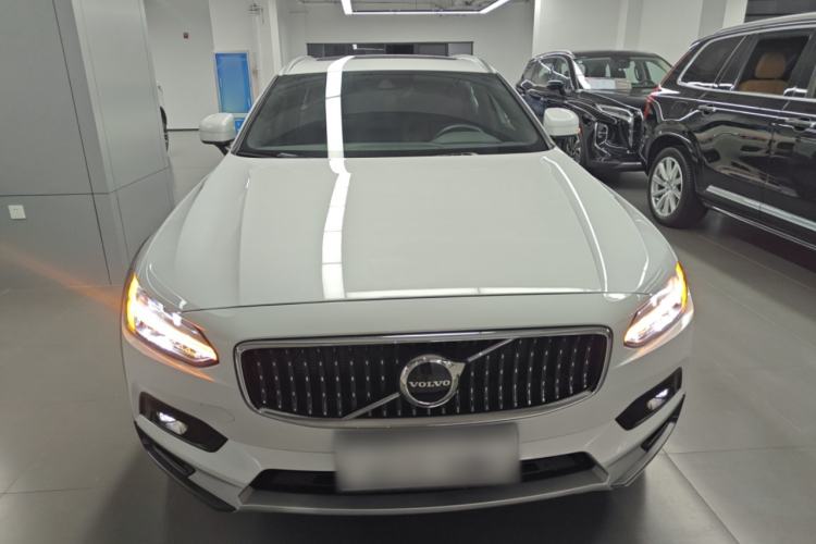 Used Volvo V90 2021 Cross Country B5 AWD Smart Range Edition Front