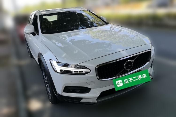 Used Volvo V90 2021 Cross Country B5 AWD Smart Range Edition Front Right 45 Deg