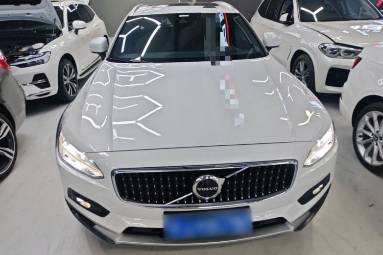 Used Volvo V90 2021 Cross Country B5 AWD Smart Range Edition Front