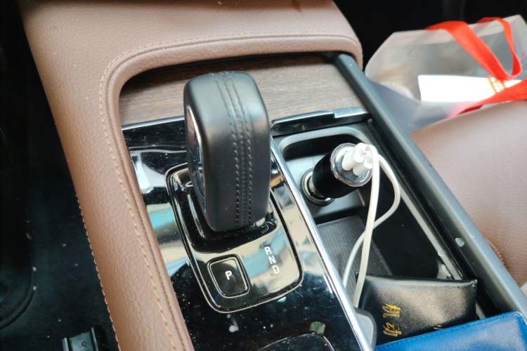 Used Volvo V90 2021 Cross Country B5 AWD Smart Range Edition Gear Lever