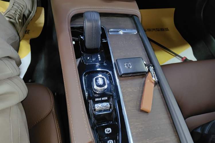 Used Volvo V90 2021 Cross Country B5 AWD Smart Range Edition Gear Lever
