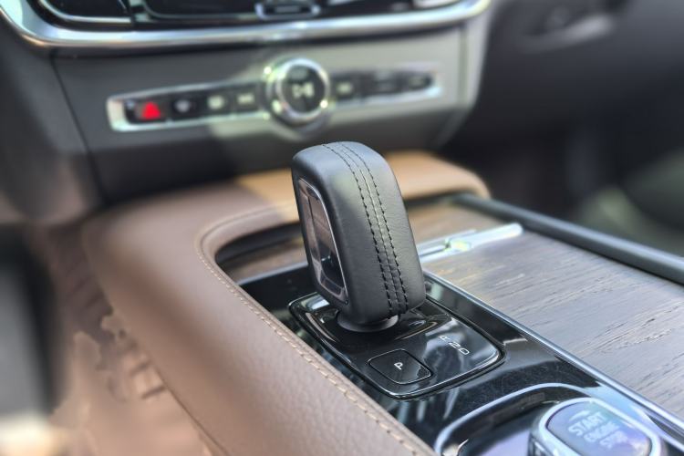 Used Volvo V90 2021 Cross Country B5 AWD Smart Range Edition Gear Lever