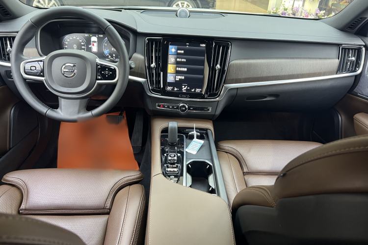 Used Volvo V90 2021 Cross Country B5 AWD Prestige Edition Interior 1