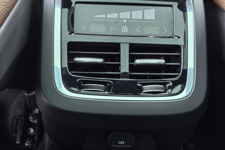 Used Volvo V90 2021 Cross Country B5 AWD Smart Range Edition Interior 10