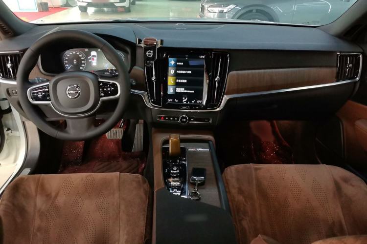 Used Volvo V90 2021 Cross Country B5 AWD Smart Range Edition Interior 3